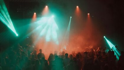 Fra klubb til hverdag: en lett guide til housemusikk for nysgjerrige lyttere