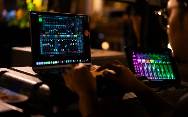 Hvordan forstå produsentens rolle i moderne popmusikk