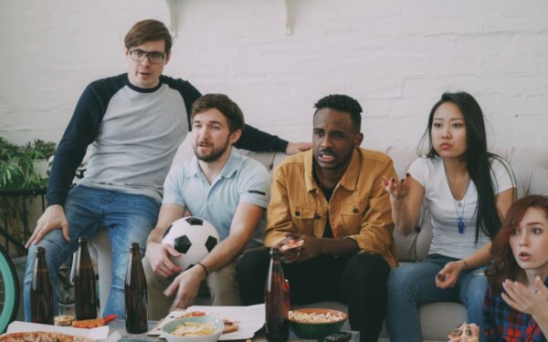 Streaming smartere: slik lager du din egen «sportsbar» hjemme foran TV-en
