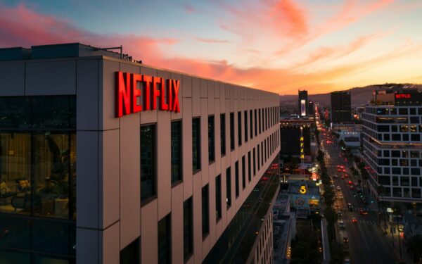 Fra ukjent ansikt til strømmefavoritt: slik har Netflix-stjerner endret veien til berømmelse