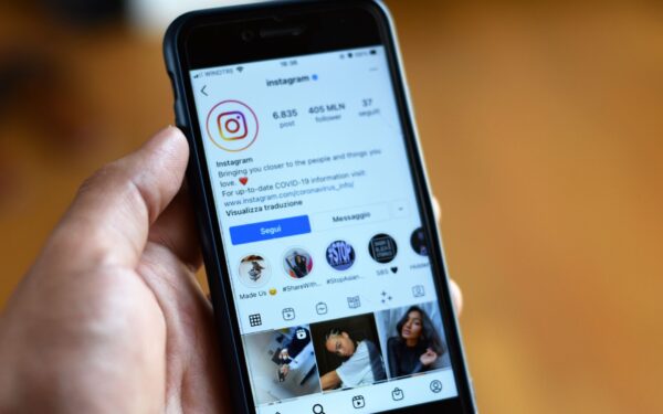 Kjendiser på Instagram: en enkel guide til å kose seg mer og sammenligne seg mindre