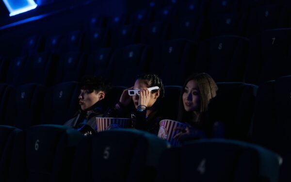 Slik bygger du din første filmkveld med klassikere som faktisk føles morsom i 2026