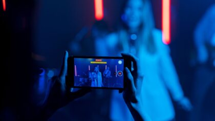 Slik forstår du musikkvideoer: en lett guide til symboler, stemning og små detaljer