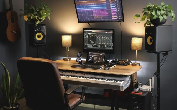 Slik kommer du i gang med elektronisk musikk hjemme uten dyrt utstyr