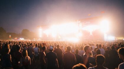 Sommerkonserter uten stress: en enkel guide til å få mer ut av live-musikk