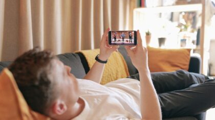 Streaming på mobil: slik gjør du telefonen til din beste TV-skjerm uten å irritere deg