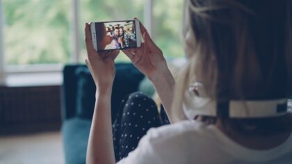 Streaming på mobil: slik ser du dokumentarer smart uten å miste fokus