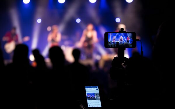 Streamingkrigenes nye front: slik endrer live-konserter på nett popkulturen