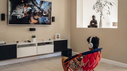 Filmatiske lydspor i hverdagen: slik bruker du seriemusikk til å oppdage ny favorittmusikk