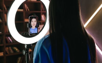 Fra ukjent til viral: slik bygger artister og influensere karriere på korte videoer