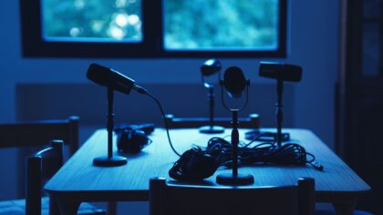 Kjendiser på podcast: derfor føles samtalene deres nærmere enn TV-intervjuer