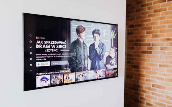 Krimserier på streaming: slik velger du noe som faktisk holder deg hekta