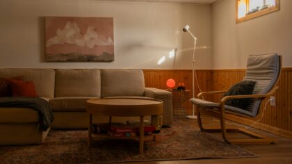 Slik bruker du rewatch-serier og «comfort TV» uten å miste kvelden på autoplay