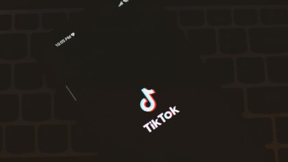 Slik får du mer ut av TikTok og Reels uten å miste hele dagen i feeden