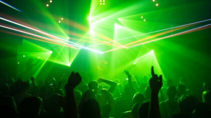 Slik forstår du elektronisk musikk: en lett guide til house, techno og mer