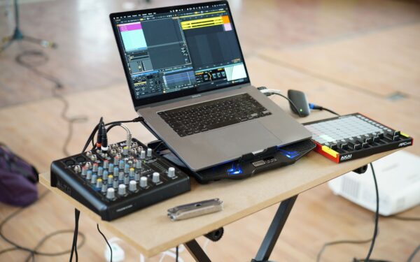 Slik forstår du produsentens rolle i moderne popmusikk