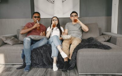 Slik lager du en smart TV-kveld med amerikanske komiserier som hele gjengen liker