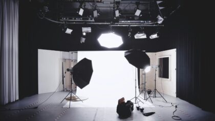 Fra ukjent statist til solid TV-fjes: slik bygges en karriere i kulissene