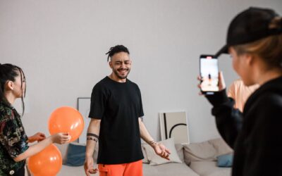 Kjendiser og TikTok-dans: slik påvirker virale trinn hvordan vi beveger oss i hverdagen