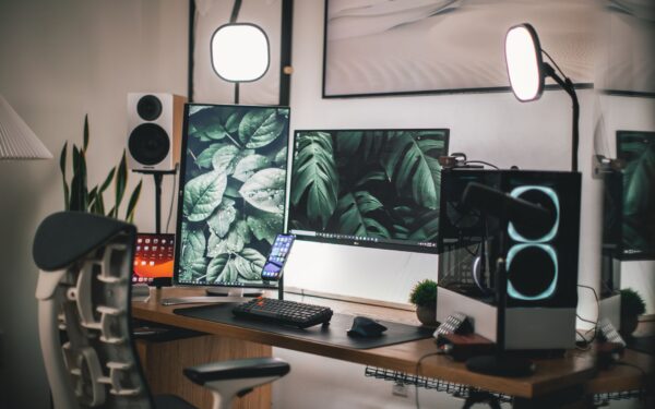 Reaksjonsvideoer og streamere: slik har «å se noen se på noe» blitt stor underholdning