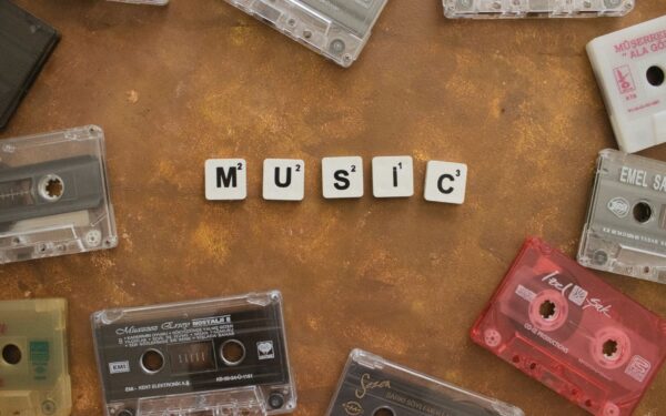 Gamle musikkfavoritter på nytt: slik gir du 90- og 2000-tallshits et moderne liv