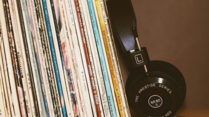 Seriemusikk som setter stemning: slik finner du lydsporet til neste serie-maraton