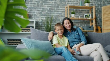 Strømme smartere med hele familien: en enkel guide til felles TV-vaner som faktisk fungerer