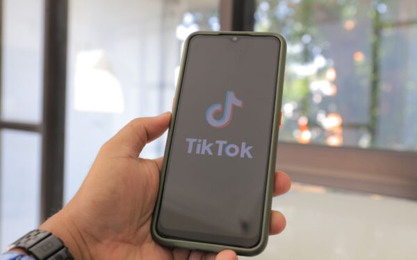 TikTok-lydfenomenet: når 15 sekunder lyd endrer hva vi ser, sier og kjøper